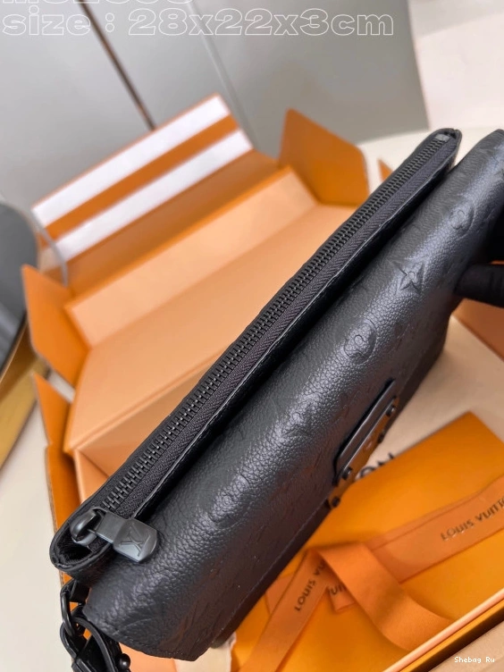 S-LOCK LOUIS VUITTON POCHETTE 0814